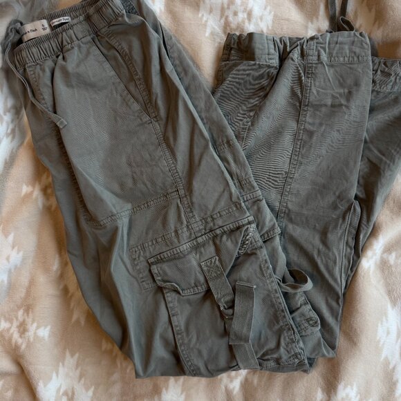 Abercrombie & Fitch High Rise Baggy Cargo Pants - Picture 2 of 6